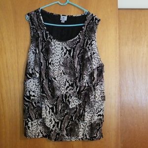 Sleveless animal print shirt